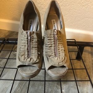 Light taupe peep toe high-heeled Shoe